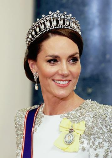 40 Years, 40 Jewels: The Duchess of Cambridge's Best Royal Jewels (8-1)