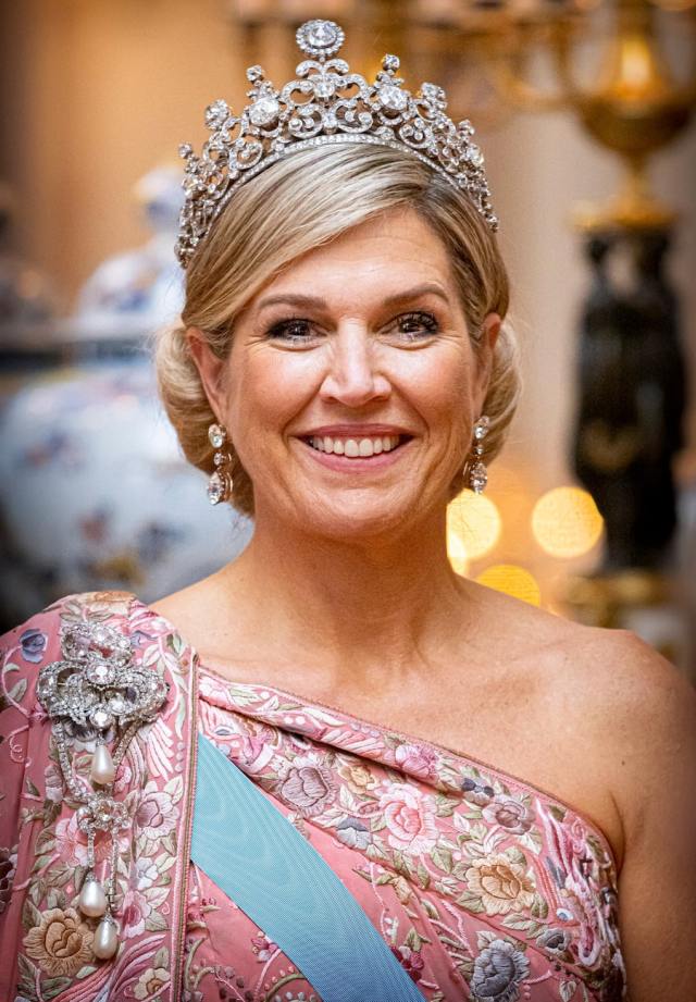 Queen 2025 maxima earrings